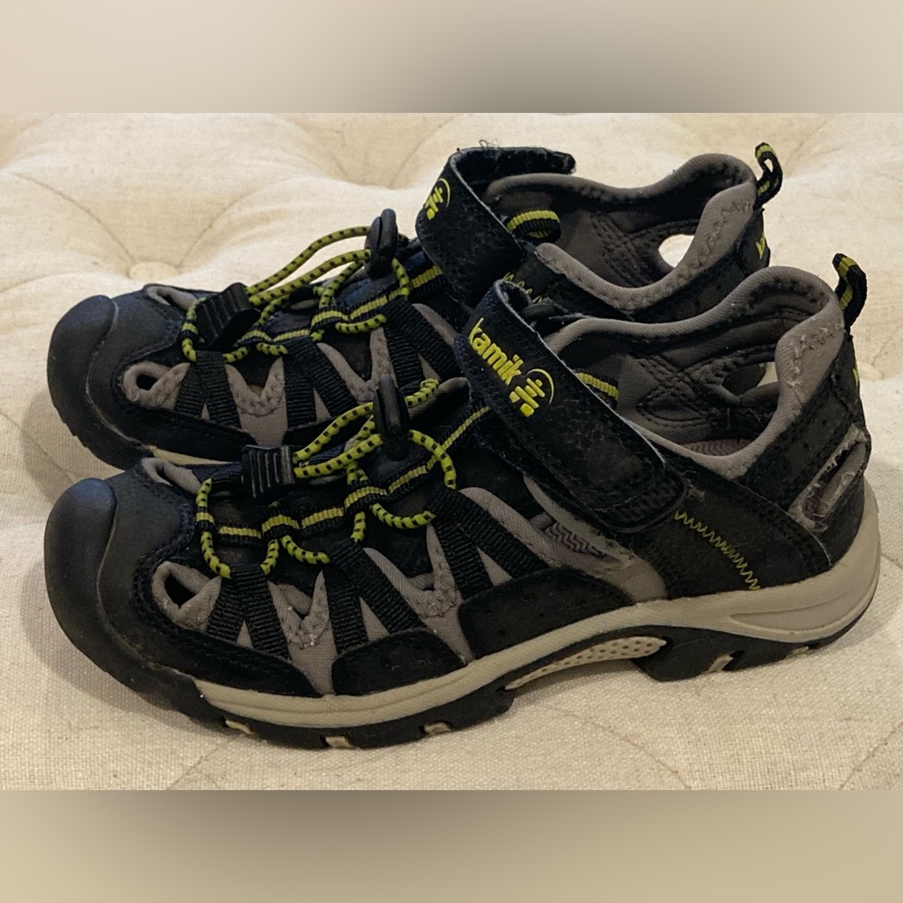 🟢2/$15 Kamik Closed Toe Sandals, Size 1, Black